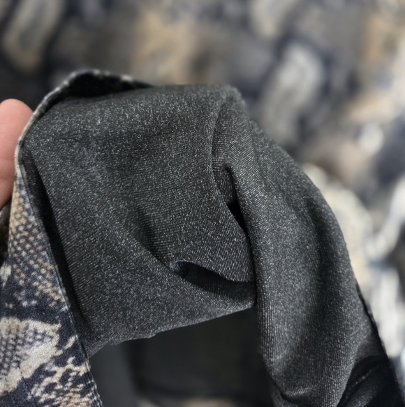 Carmen Carmen Marc Valvo Velvet Snake Print Turtleneck Top - Picture 5 of 6